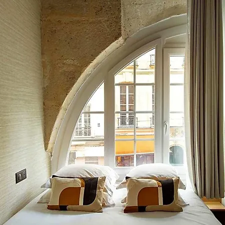 Refurbished - 2br6p - Chatelet 2*