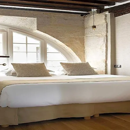Refurbished - 2br6p - Chatelet 2*