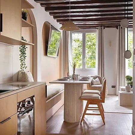 Refurbished - 2br6p - Chatelet 2*